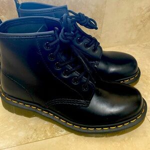 Dr Martens 101 YS the original Boots size 6